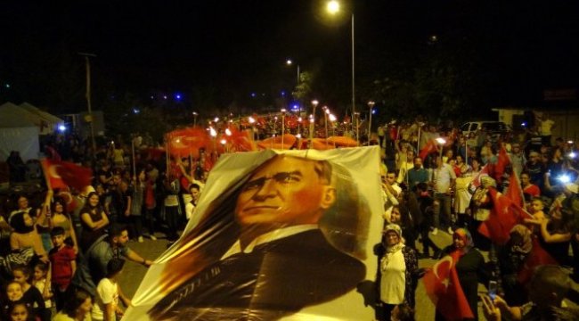 Ermenek'te fener alayı yürüyüşü