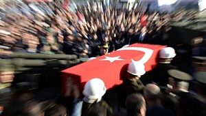 Milletçe başamız sağolsun. Irak'ın kuzeyindeki Pençe Harekatı bölgesinde bir askerimiz şehit oldu