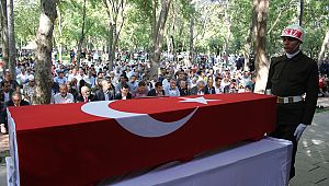 Konya şehidini bağrına bastı