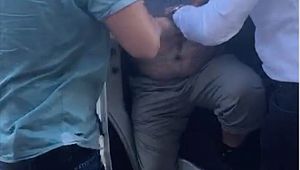 Polisi karşısında görünce salağa yattı