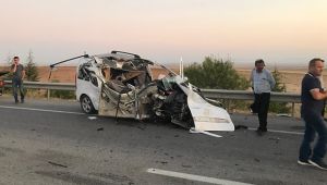 Tıra çarpan hafif ticari aracın sürücüsü hayatını kaybetti