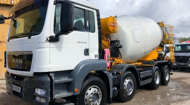 Beton mikseri devrildi: 1 ölü