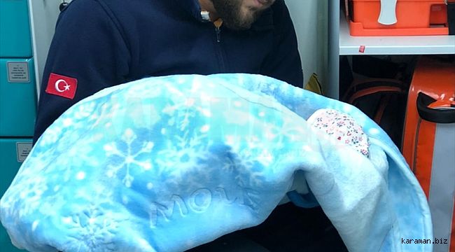 Camiye giden bir kişi çöp konteynerinde bebek buldu