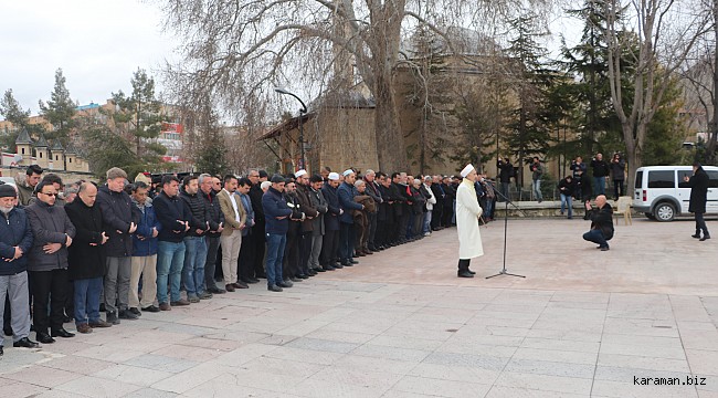 Karaman halkı şehitlerimiz için gıyabi cenaze namazında bir araya geldi