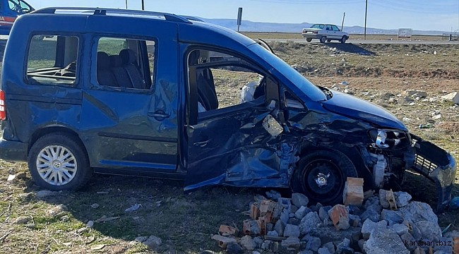 Cihanbeyli'de 2 hafif ticari araç çarpıştı: 9 yaralı