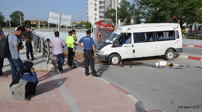 Larende alt geçidinde minibüs devrildi: 4 yaralı