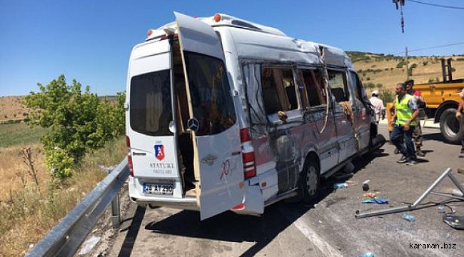 Kayseri'de servis minibüsü elektrik direğine çarptı: 10 yaralı