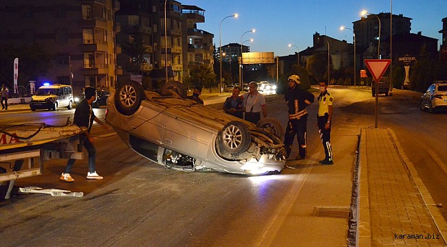 Biraz daha dikkat. Ereğli köprülü kavşağında devrilen otomobildeki 2 kişi yaralandı
