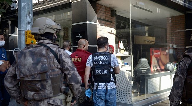 Eskişehir'de polisin "dur" ihtarına uymayan 3 şüpheli yakalandı