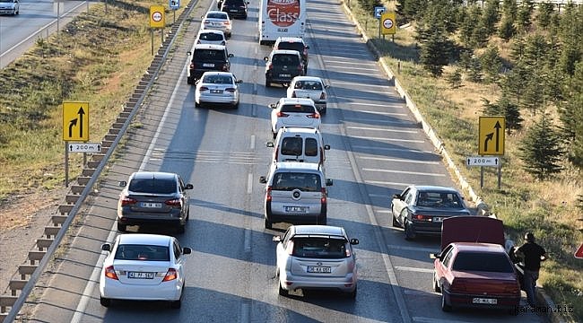"Kilit kavşak" Kırıkkale'de bayram tatilinden dönüş yoğunluğu
