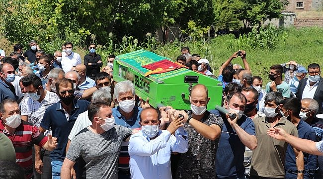 Kızılırmak'ta boğulan baba ve 2 çocuğunun cenazeleri Kayseri'de defnedildi