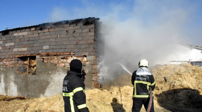 Aksaray'da yaklaşık 5 bin saman balyası yandı