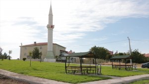 Beyşehir'de camilerin bahçeleri peyzaj çalışmalarıyla yenileniyor