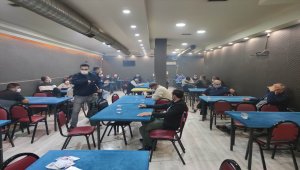 Eskişehir'de dernek binasında kumar oynayan 33 kişiye para cezası uygulandı