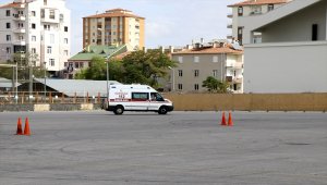 Kayseri'de ambulans personeline sürüş teknikleri eğitimi