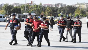 Kayseri'de villalardan hırsızlık yapan 2 zanlı tutuklandı