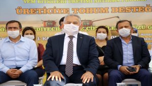 Kayserili çiftçilere 414 ton yem bitkisi tohum desteği yapıldı