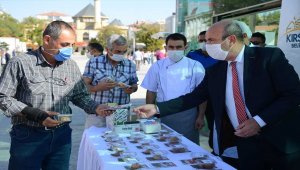 Kırşehir'de bayat ekmekten yapılan ürünlerle gıda israfına dikkat çekildi