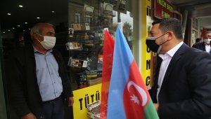 Nevşehir'de vatandaşlara Türk ve Azerbaycan bayrakları dağıtıldı