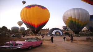 Sıcak hava balonları Kapadokya'ya renk katıyor