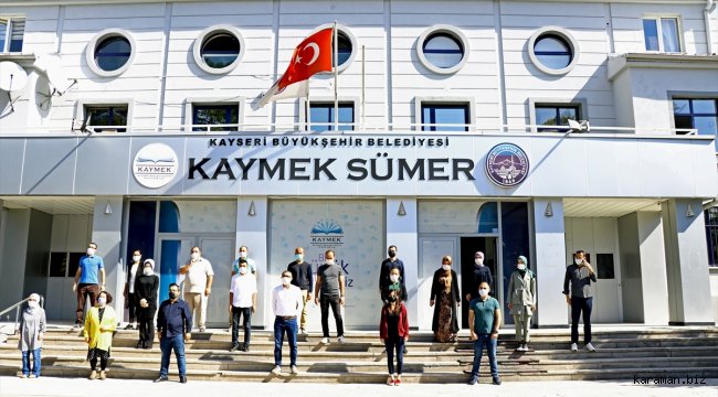 Uzaktan eğitimle YKS'ye hazırlıyorlar, dil öğretiyorlar