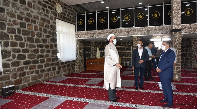 Yangında kullanılamaz hale gelen Madenşehri köyü camisi tekrar hizmete açıldı