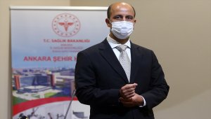Dr. Owase Jeelani ameliyatla ayırdığı siyam ikizleriyle Ankara'da buluştu