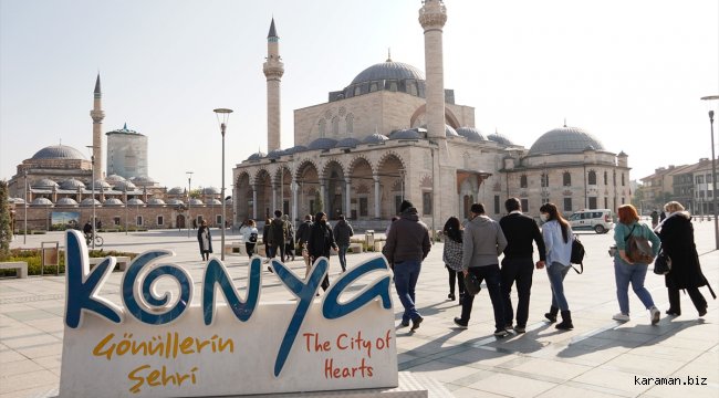 Keçiörenliler Hoşgörü Günü'nde Mevlana Türbesi'ni gezdi