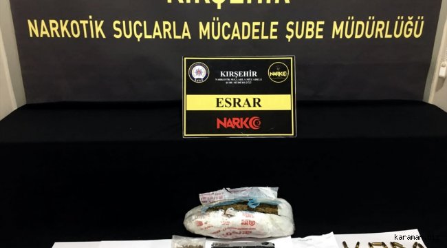 Kırşehir'de narkotik köpeğiyle arama yapılan iki otomobilde uyuşturucu ele geçirildi