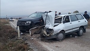 Konya'da kamyonetle otomobil çarpıştı: 1 ölü, 2 yaralı
