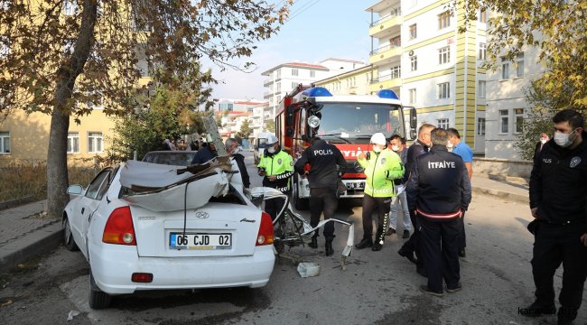 Otomobil park halindeki otobüse çarptı: 1 ağır yaralı