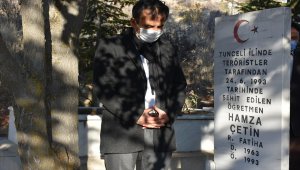 Yeşildere'li Şehit öğretmen Hamza Çetin mezarı başında anıldı
