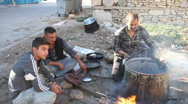 Yalıhüyük'e gelen seyyar kalaycı ilgi görüyor