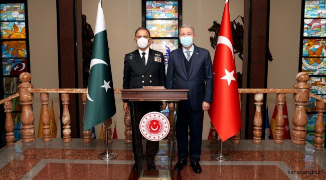 Bakan Akar, Pakistan Deniz Kuvvetleri Komutanı Niazi'yi kabul etti