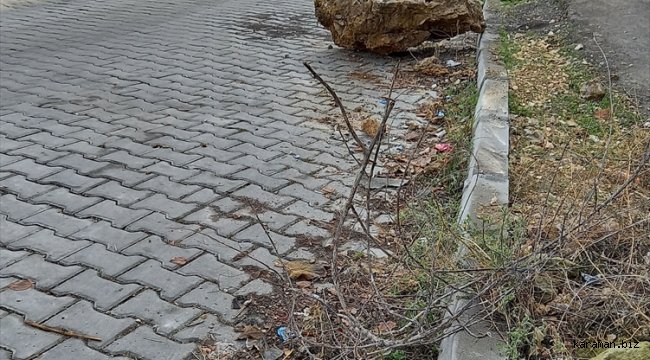 Beypazarı'nda kaya parçaları yola düştü
