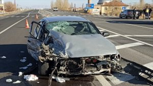 Kayseri'de ambulansla otomobil çarpıştı: 3 yaralı