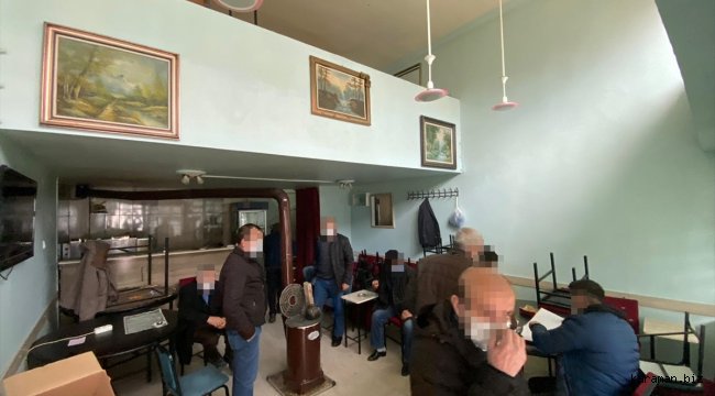 Sivas'ta iskambil oynanan okey salonundaki 10 kişiye para cezası