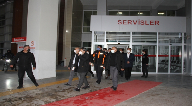 GÜNCELLEME 2 - Niğde-Adana Otoyolu'ndaki zincirleme trafik kazasında 5 kişi yaralandı