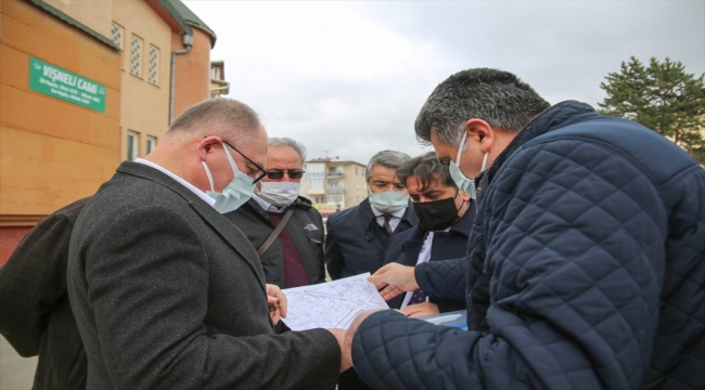 Sivas Belediye Başkanı Bilgin mahalleleri ziyaret edip sorunları dinliyor