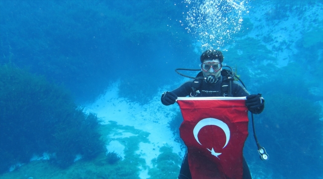 Türk Polis Teşkilatının 176. yılı Gökpınar Gölü'nde Türk bayraklı dalışla kutlandı