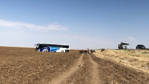 Aksaray'da yolcu otobüsü tarlaya girdi: 4 yaralı