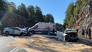 Antalyadaki trafik kazasında polis memuru ve 5 yaşındaki oğlu öldü
