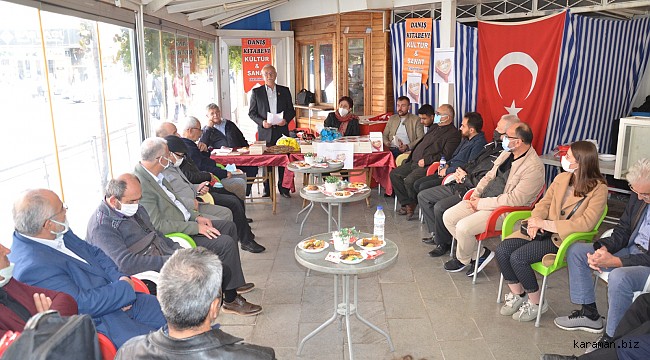 Gazeteci-Yazar-Şair Hasan Özünal, ikinci şiir kitabı 'Kırk Yıllık Hatır' için imza günü düzenleyerek tanıttı.