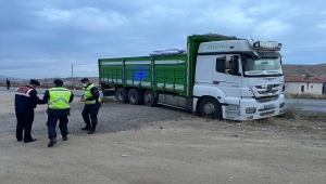 Aksaray'da kamyonun çarptığı lise öğrencisi ağır yaralandı
