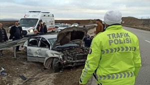 Kırıkkale'de refüjdeki su kanalına düşen otomobilde bulunan 6 kişi yaralandı