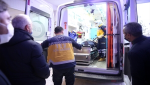 Sivas'ta minibüsün devrilmesi sonucu 5 kişi yaralandı