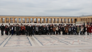 Türk-İş Genel Başkanı Atalay konfederasyona üye kadınlarla Anıtkabir'i ziyaret etti