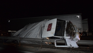 Konya'da tır ile kamyonetin çarpıştığı kazada anne ile kızı öldü, 5 kişi yaralandı