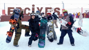 Rumen şarkıcı Inna, Erciyes Dağı'nda kayak yaptı
