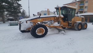 Ulaş'ta belediye ekipleri kar temizleme çalışmalarına başladı